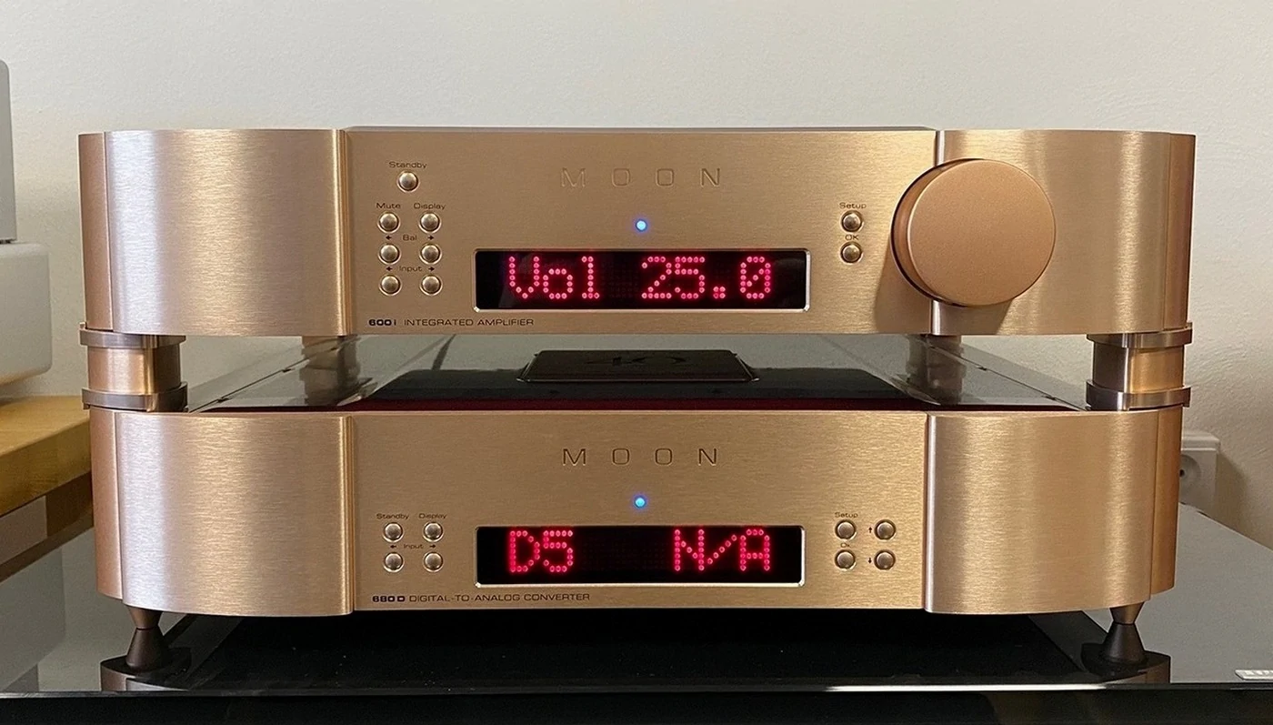 Moon 40th Anniversary Limited Edition High-End Audio set síťový přehrávač (streamer), převodník/DAC a integrovaný zesilovač