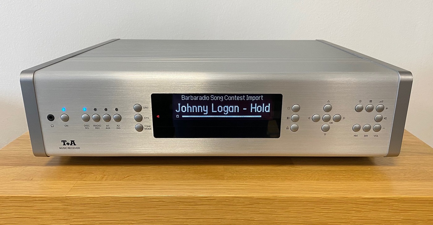 T+A Music Receiver High-End Audio systém vše v jednom - integrovaný zesilovač, CD přehrávač, síťový a FM/AM tuner a převodník/DAC stříbrný
