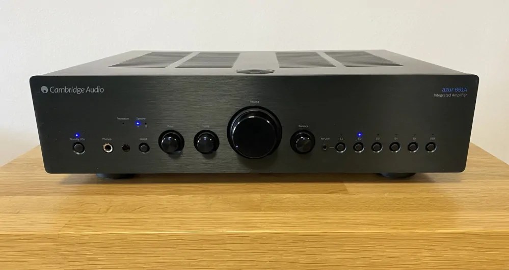 Cambridge Azur 651A Hi-Fi Audio integrovaný zesilovač černý + modifikace CASEA