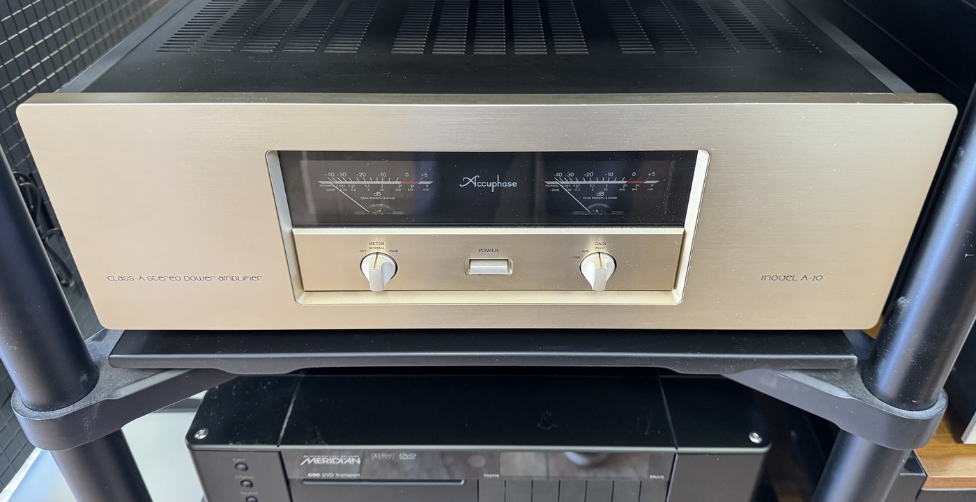 Accuphase A-20 High-End koncový zesilovač zlatý