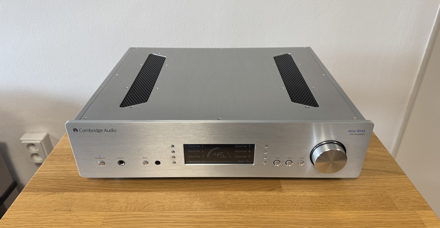 Cambridge Audio Azur 851E High-End Audio analogový předzesilovač stříbrný