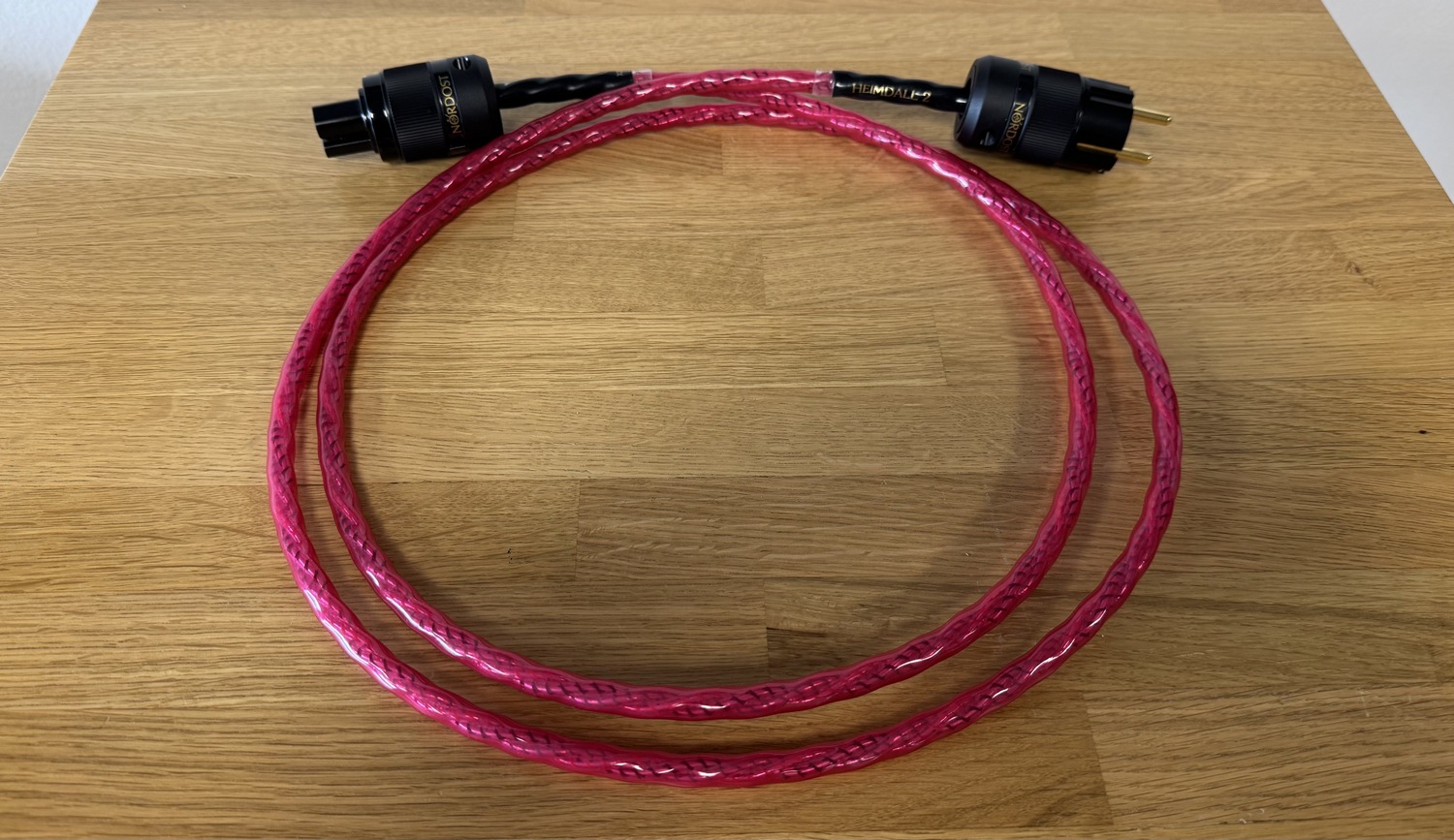 Nordost Heimdall 2 high-endový napájecí kabel C15 v délce 2 m