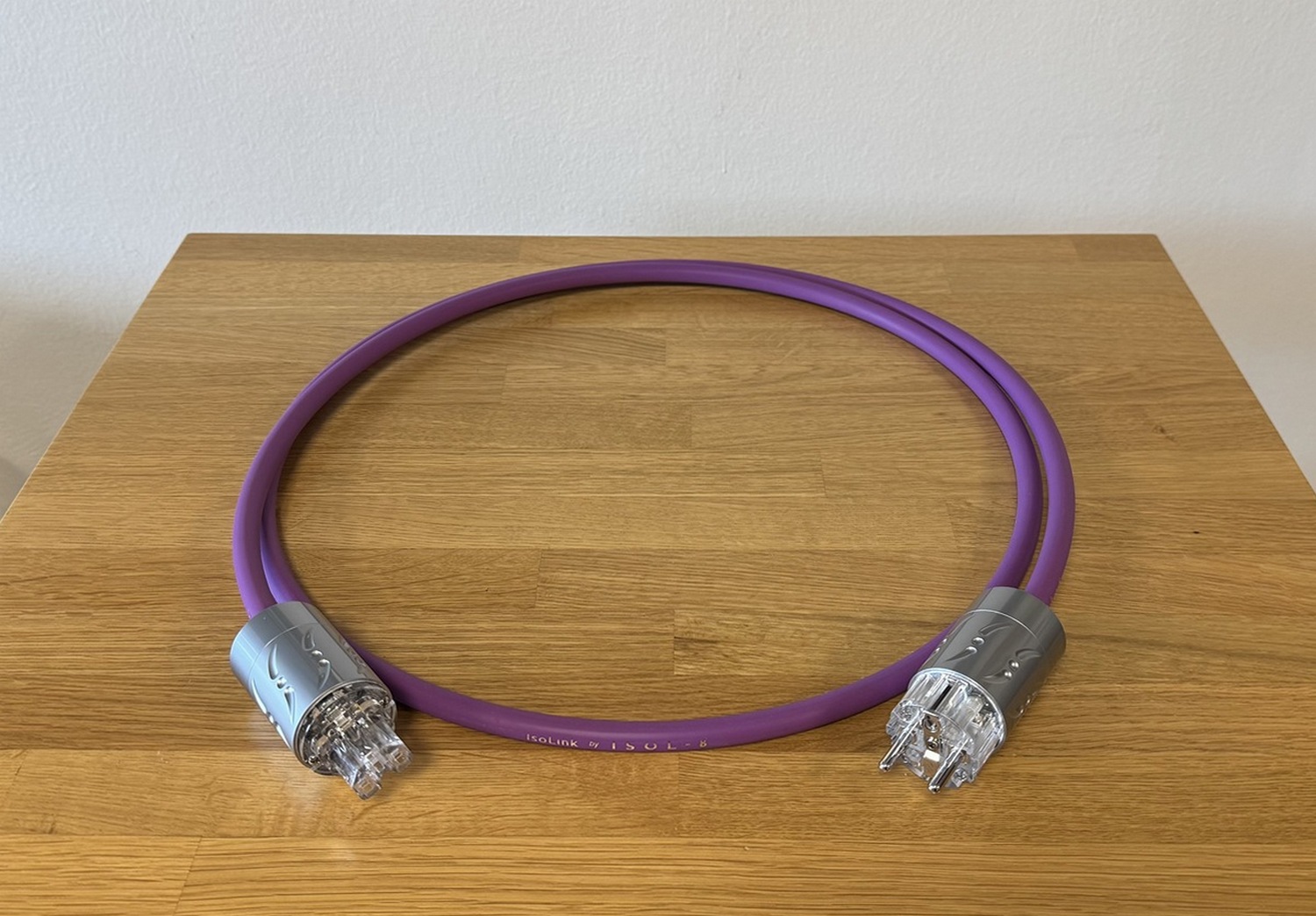 Isol - 8 IsoLink Vector high-endový napájecí kabel C15 délka 2 m