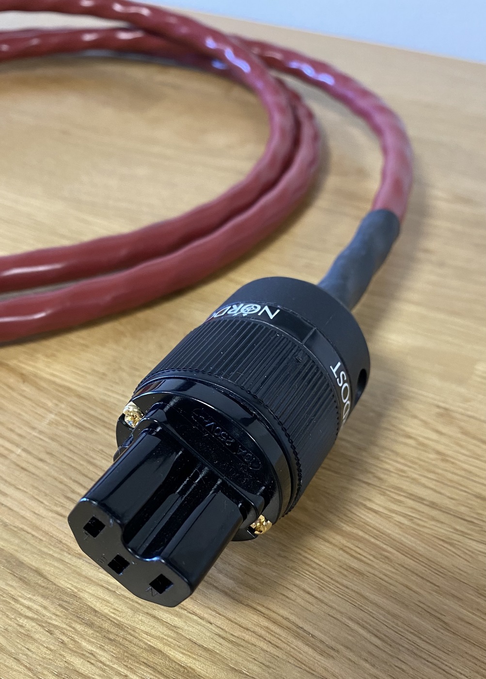 Nordost Red Dawn High-End Audio napájecí kabel úhlová C15 2 m