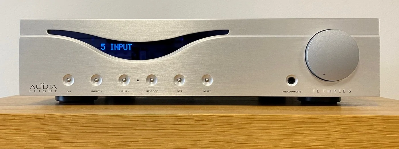 Audia Flight FL Three S High-End Audio integrovaný zesilovač stříbrný