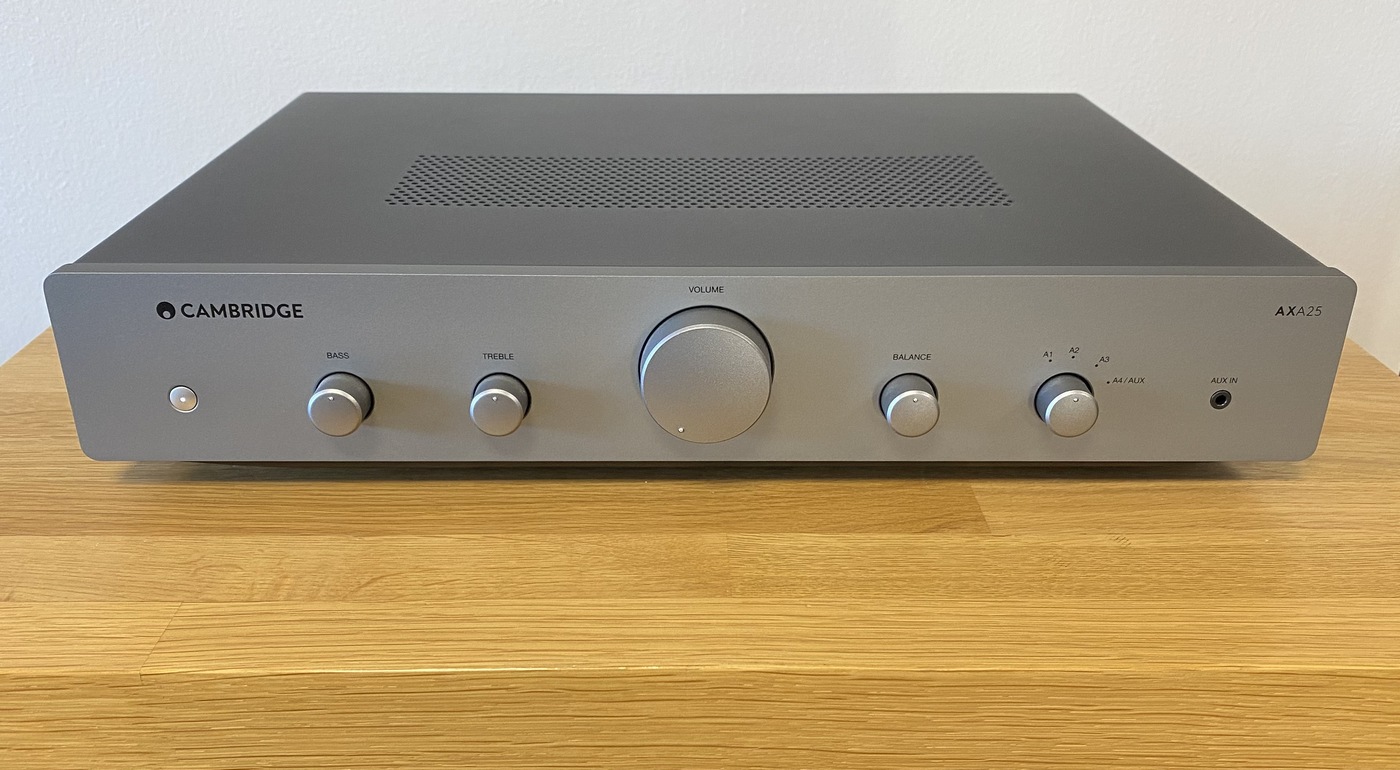 Cambridge Audio AXA25 Hi-Fi Audio integrovaný zesilovač lunarní šedá