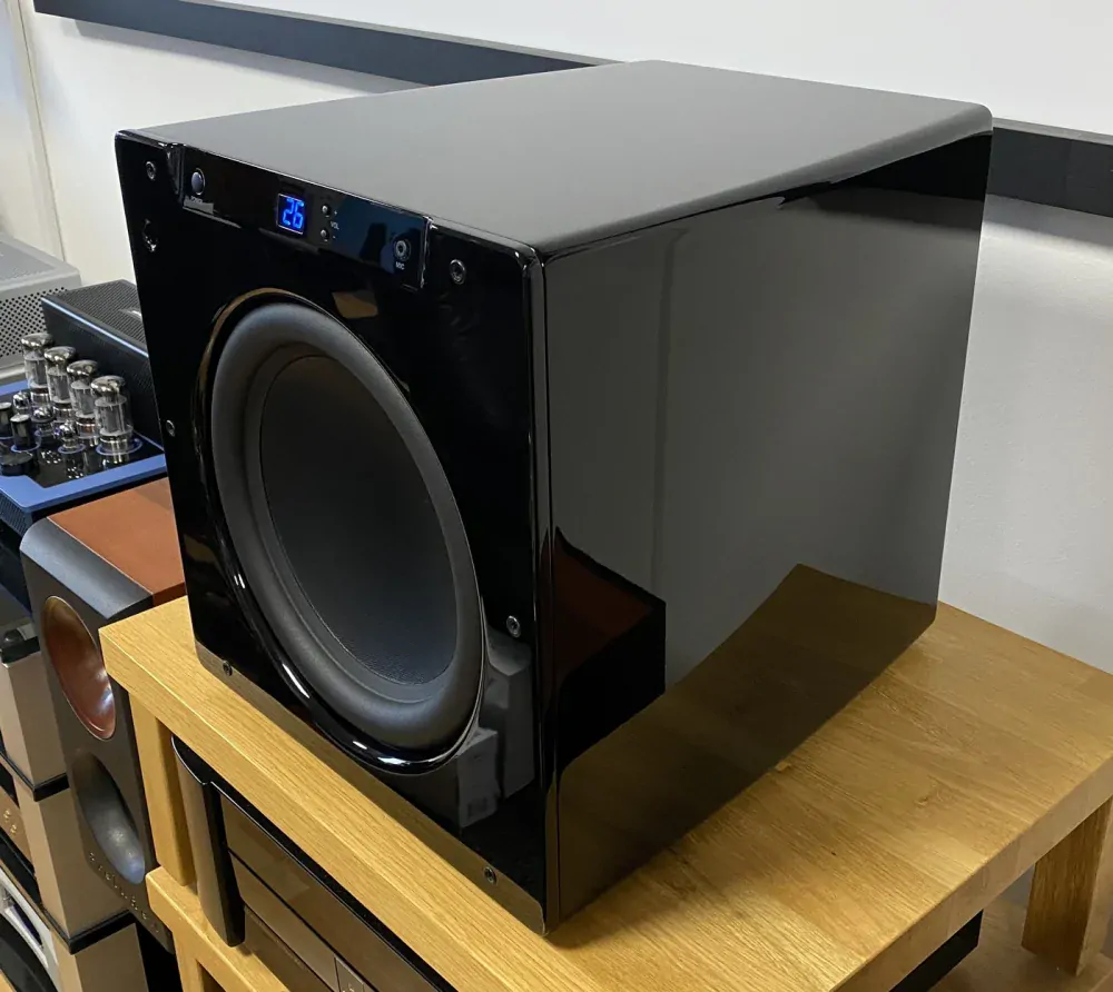 Velodyne SPL-1200 Ultra High-End Audio aktivní subwoofer černý lesklý
