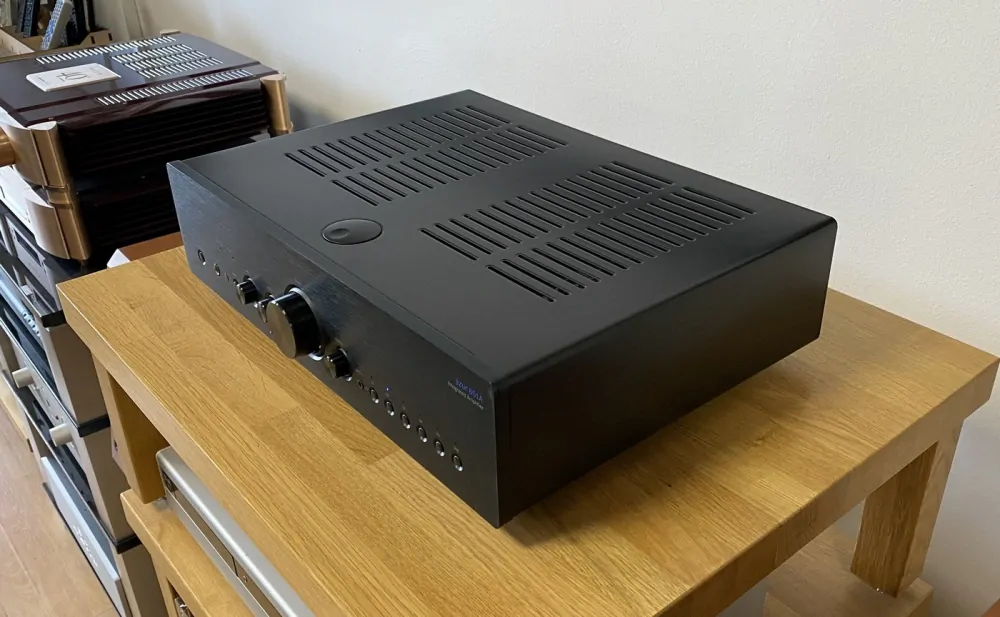 Cambridge Azur 651A Hi-Fi Audio integrovaný zesilovač černý + modifikace CASEA