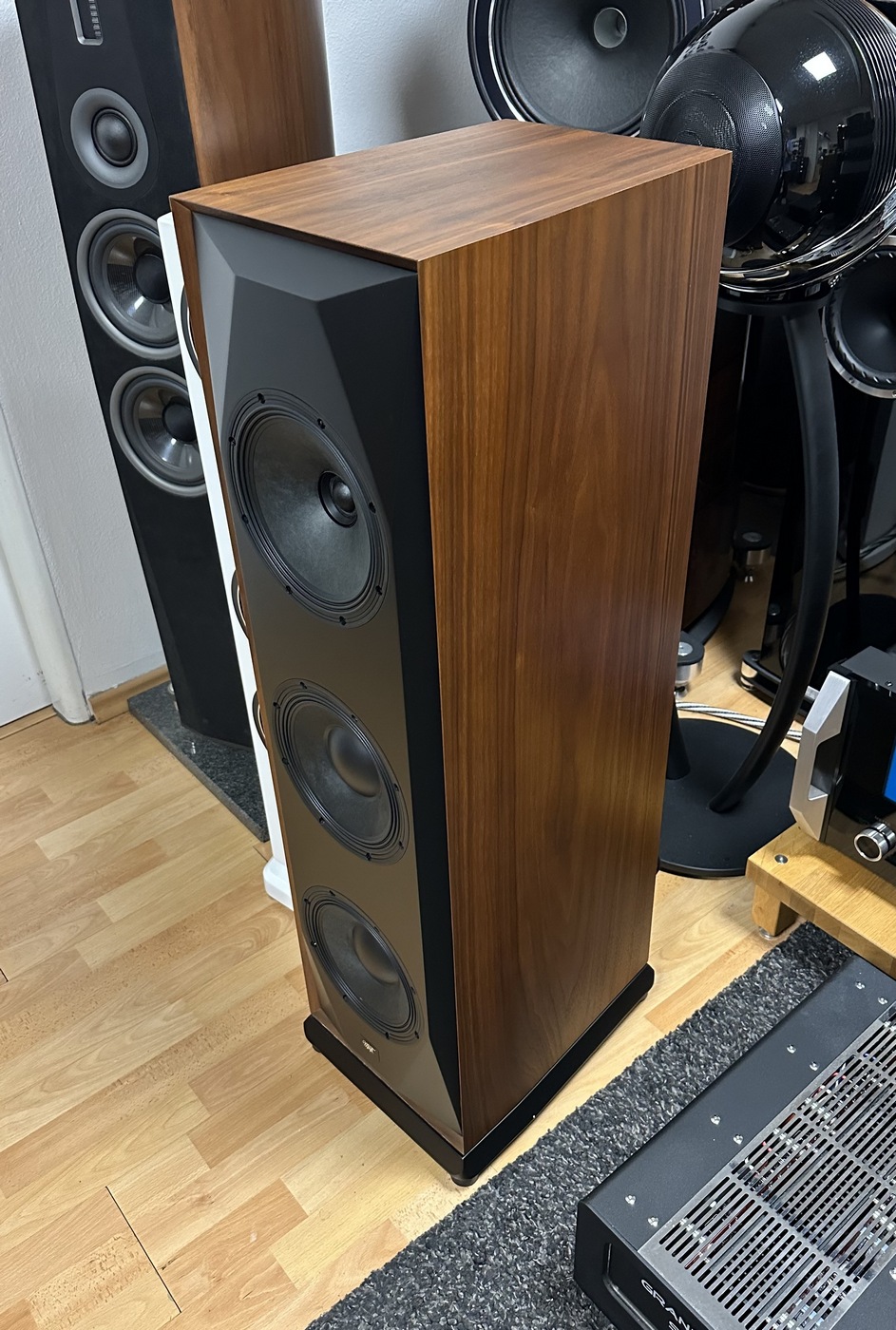 Mofi SourcePoint 888 High-End Audio sloupové reprosoustavy nový pár