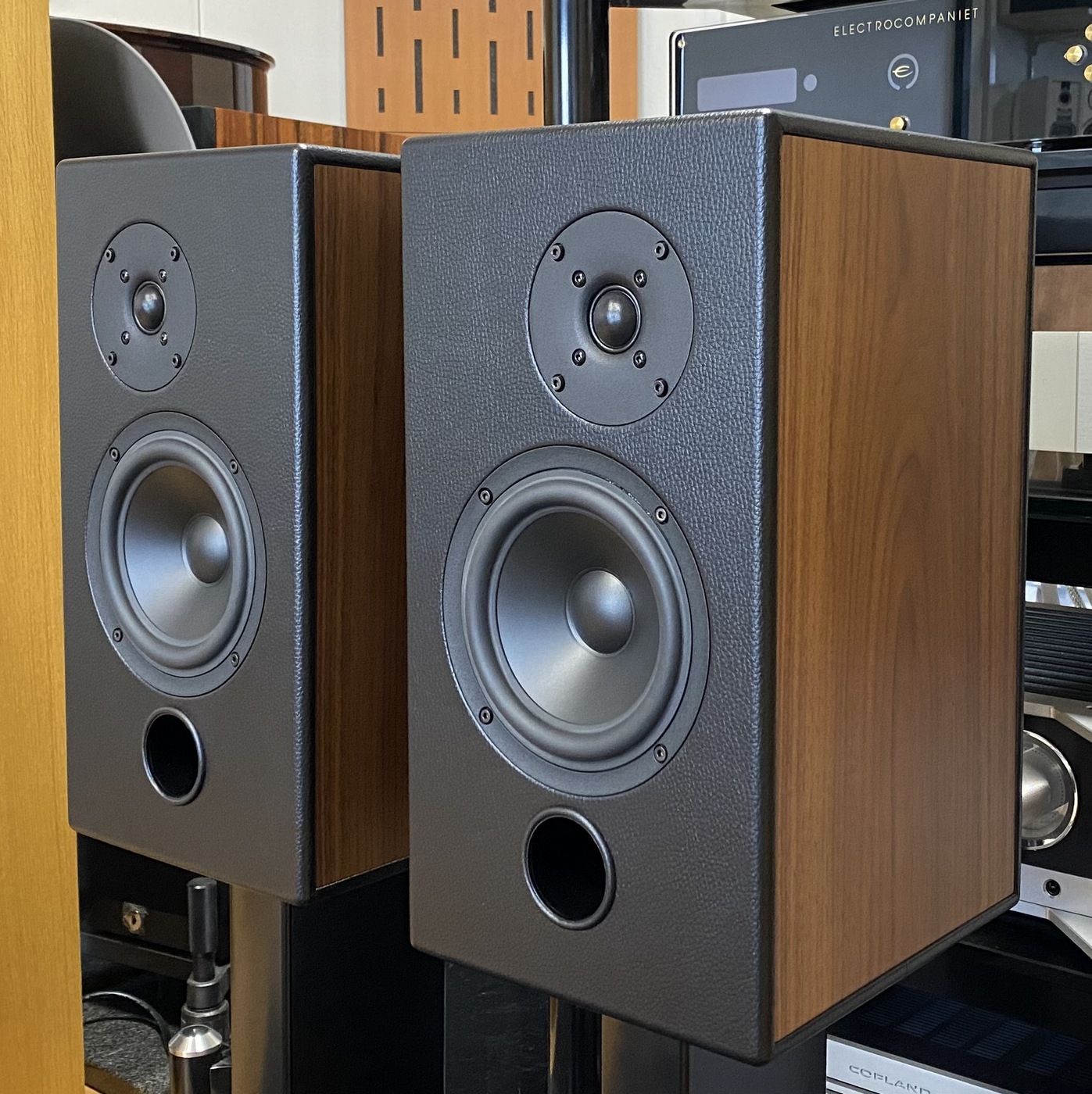 Falcon R.A.M. Studio 20 High-End Audio regálové/stojanové repro/reproduktory/reprosoustavy evropský ořech