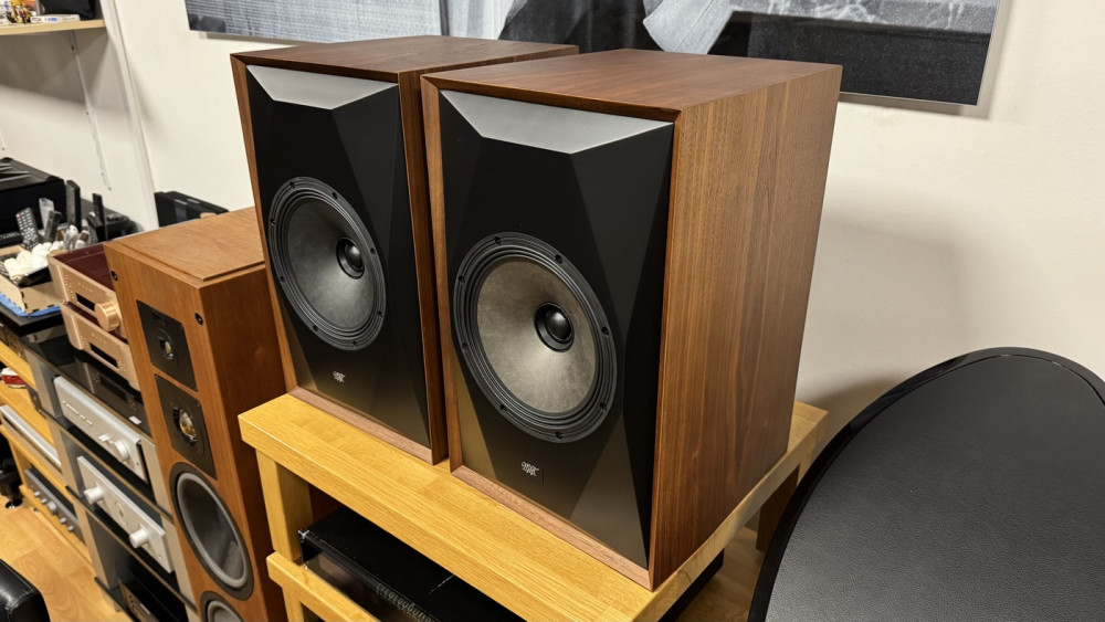 MoFi SourcePoint 8 High-End regálové reprosoustavy 