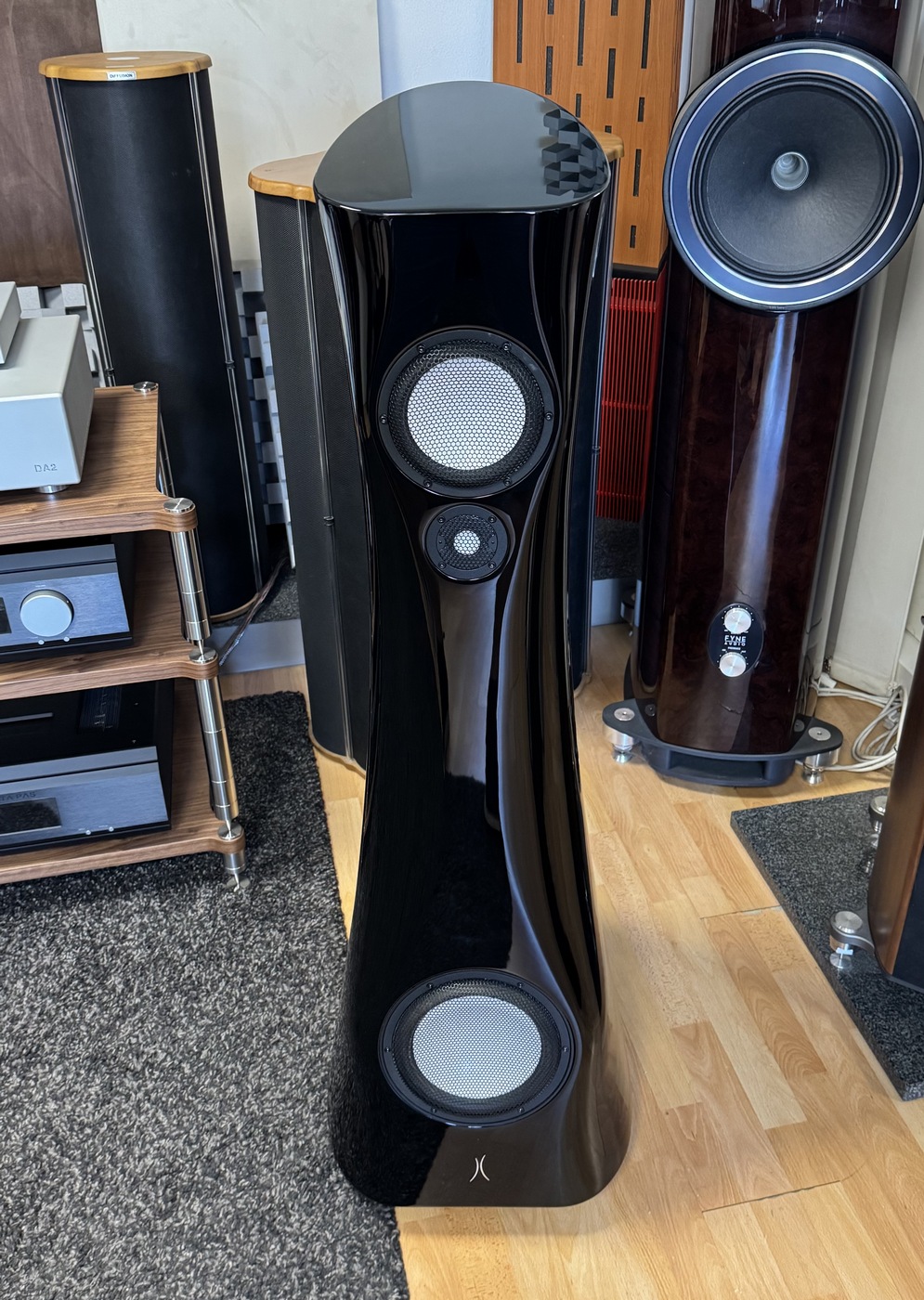 Estelon XB High-End Audio sloupové reprosoustavy černá vysoký lesk
