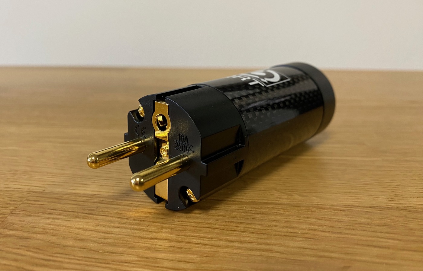 Nordost QRT QV2 High-End Audio zásuvný modul AC Line Harmonizer/vylepšovač výkonu s Quantum Resonant Technology