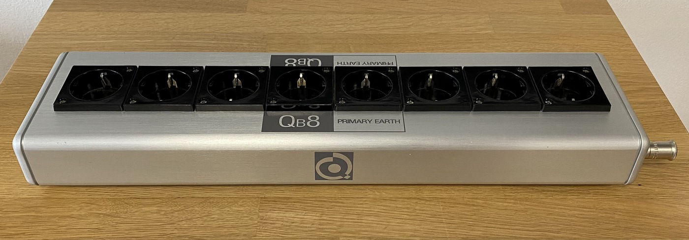 Nordost QRT QBASE QB8 MK II High-End Audio distribuční jednotka s Quantum Resonant Technology