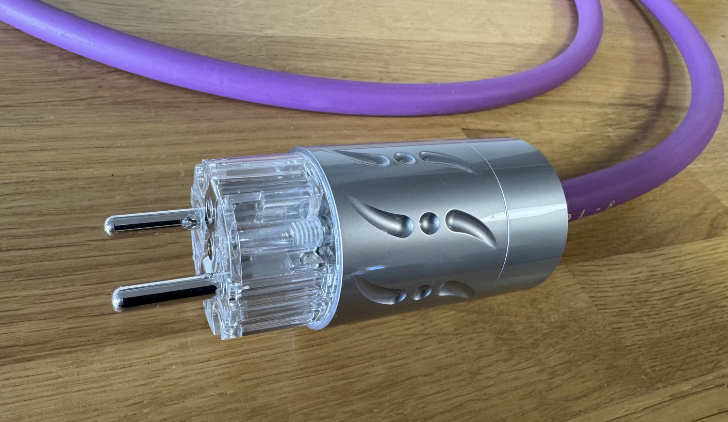 Isol - 8 IsoLink Vector high-endový napájecí kabel C15 délka 2 m