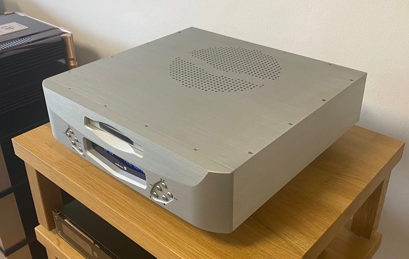 Audio Aero Prestige Signature Edition SACD2 High-End Audio SACD/CD přehrávač, převodník/DAC, analogový a digitální předzesilovač stříbrné
