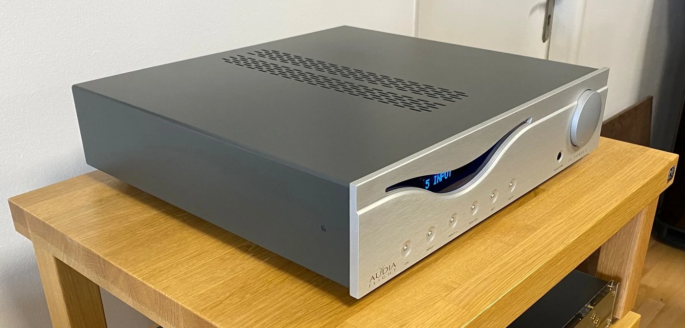 Audia Flight FL Three S High-End Audio integrovaný zesilovač stříbrný