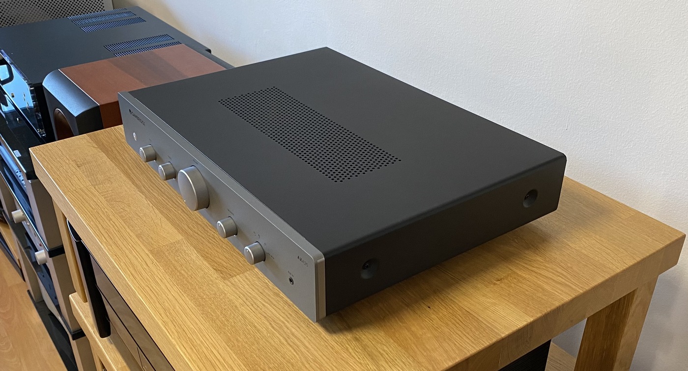 Cambridge Audio AXA25 Hi-Fi Audio integrovaný zesilovač lunarní šedá