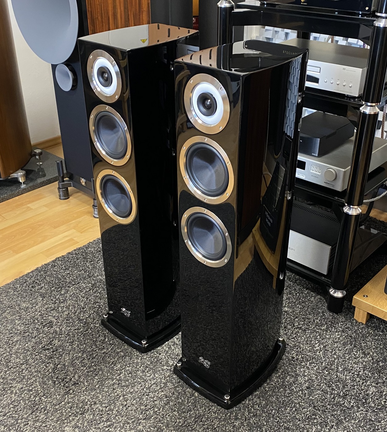 Cabasse Murano Alto High-End Audio 3-pásmové sloupové repro/reproduktory/reprosoustavy černý klavírní lak