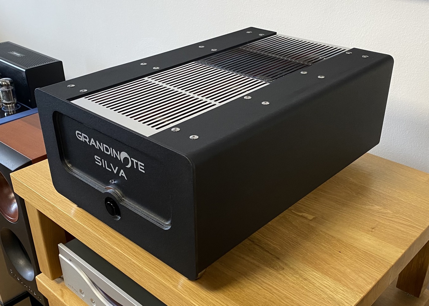 Grandinote Silva High-End Audio koncový zesilovač černý