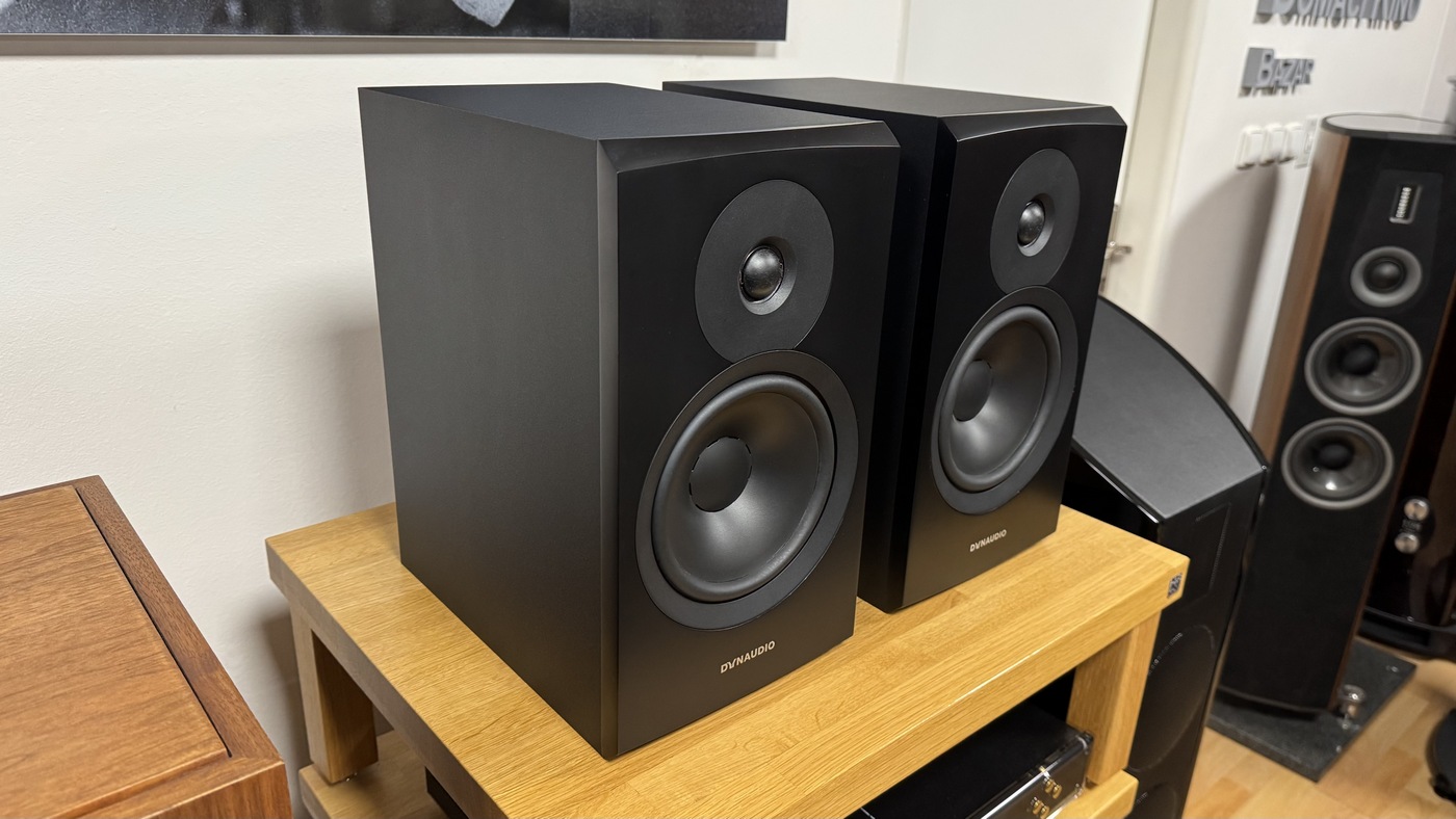 Dynaudio Emit 20 Higj-End Audio regálové reprosoustavy černé