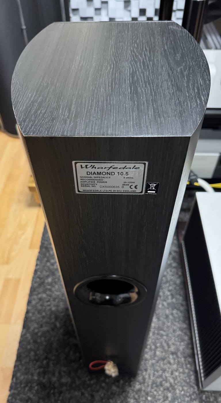 Wharfedale Diamond 10.5 High-End Audio sloupové reprosoustavy černé