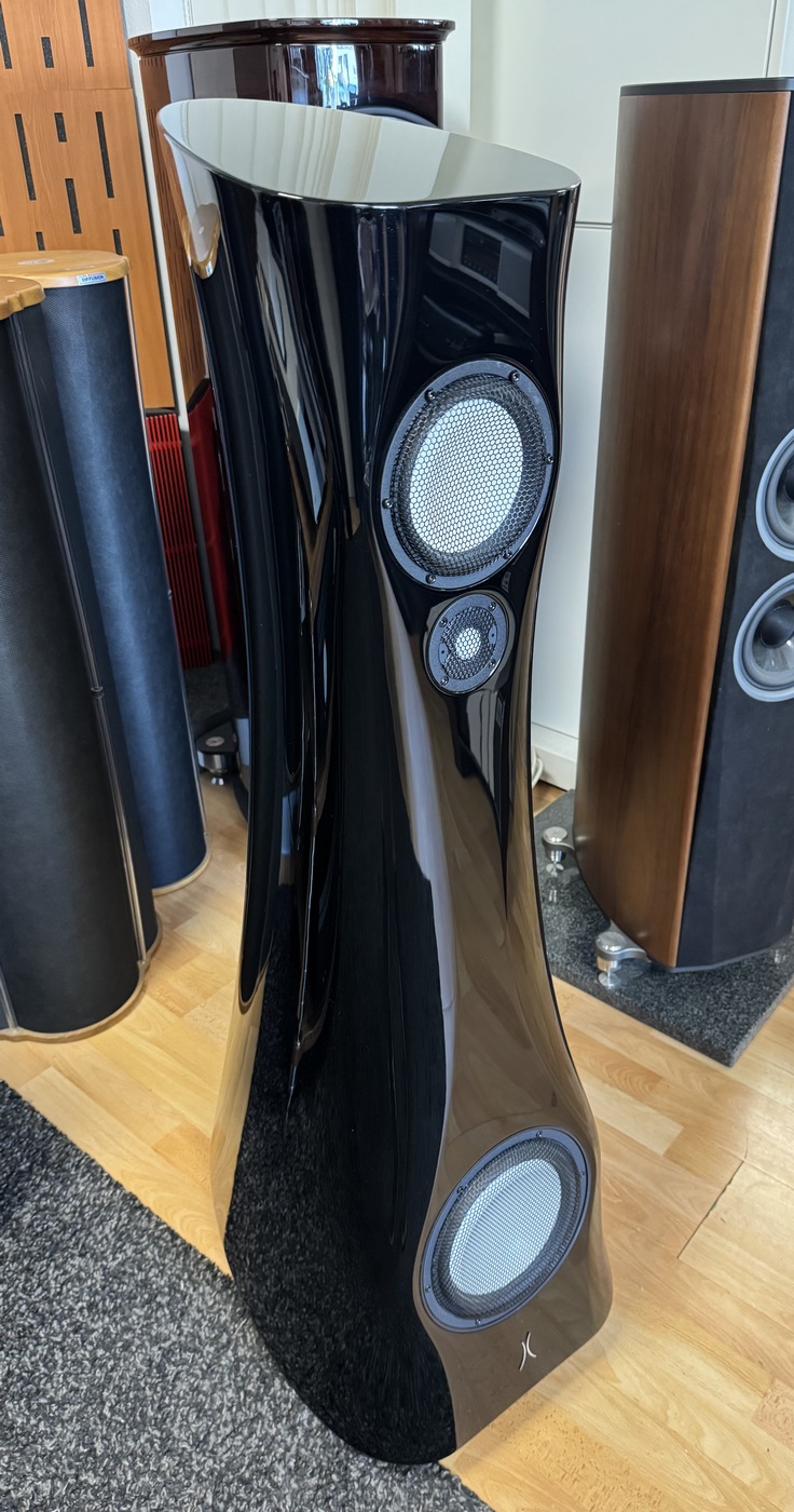 Estelon XB High-End Audio sloupové reprosoustavy černá vysoký lesk