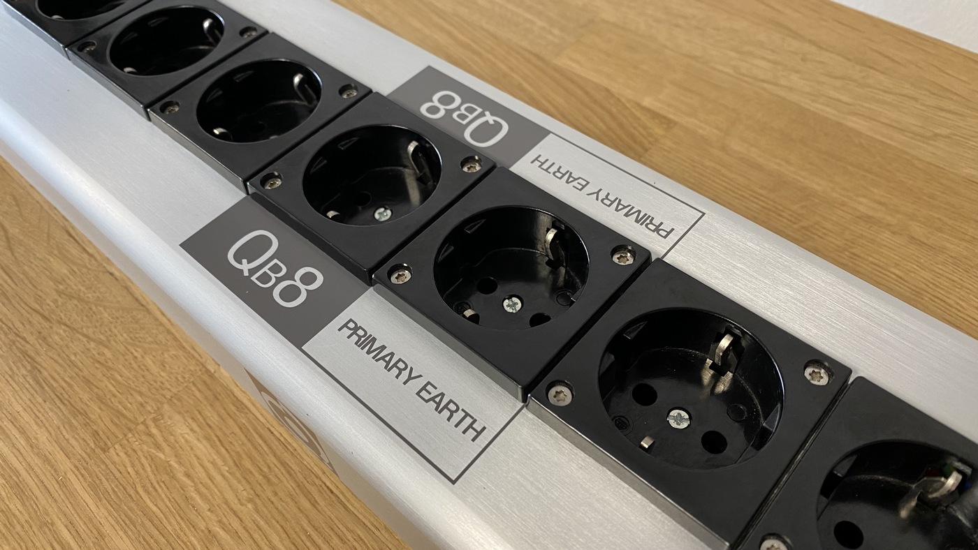 Nordost QRT QBASE QB8 MK II High-End Audio distribuční jednotka s Quantum Resonant Technology