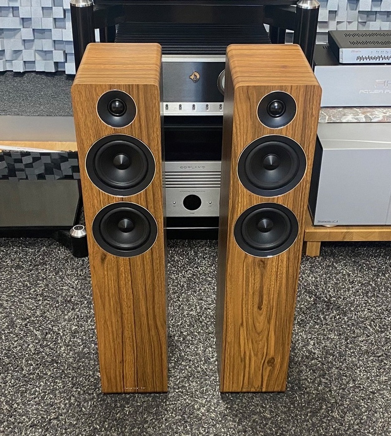 Acoustic Energy AE109 Hi-Fi Audio sloupové/podlahové repro/reproduktory/reprosoustavy ořech