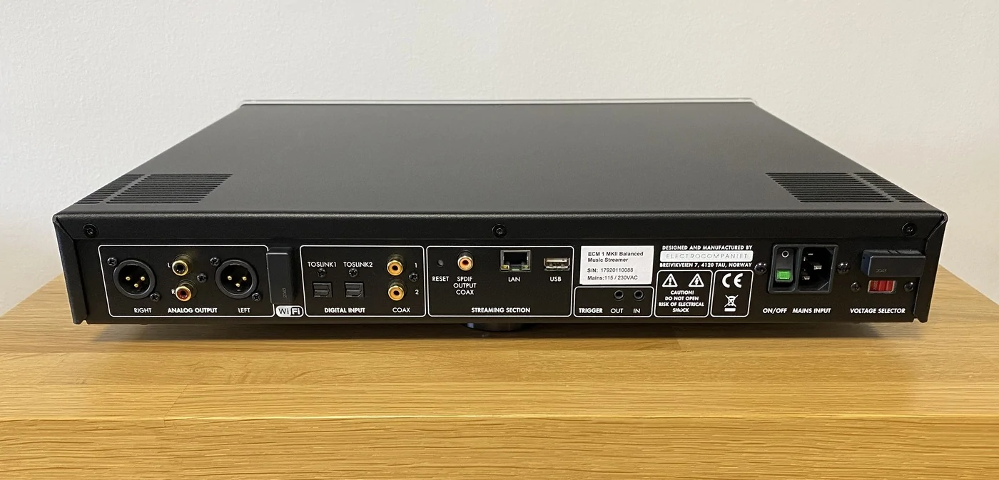 Electrocompaniet ECM 1 MKII High-End Audio síťový přehrávač/streamer, digitální předzesilovač a převodník/DAC černý