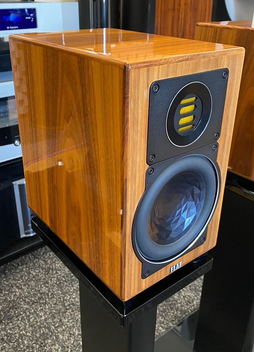 Elac BS 403 High-End Audio regálové/stojanové repro/reproduktory/reprosoustavy lesklý ořech
