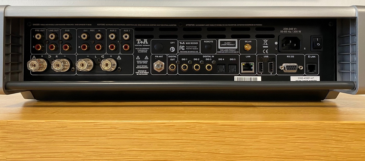 T+A Music Receiver High-End Audio systém vše v jednom - integrovaný zesilovač, CD přehrávač, síťový a FM/AM tuner a převodník/DAC stříbrný