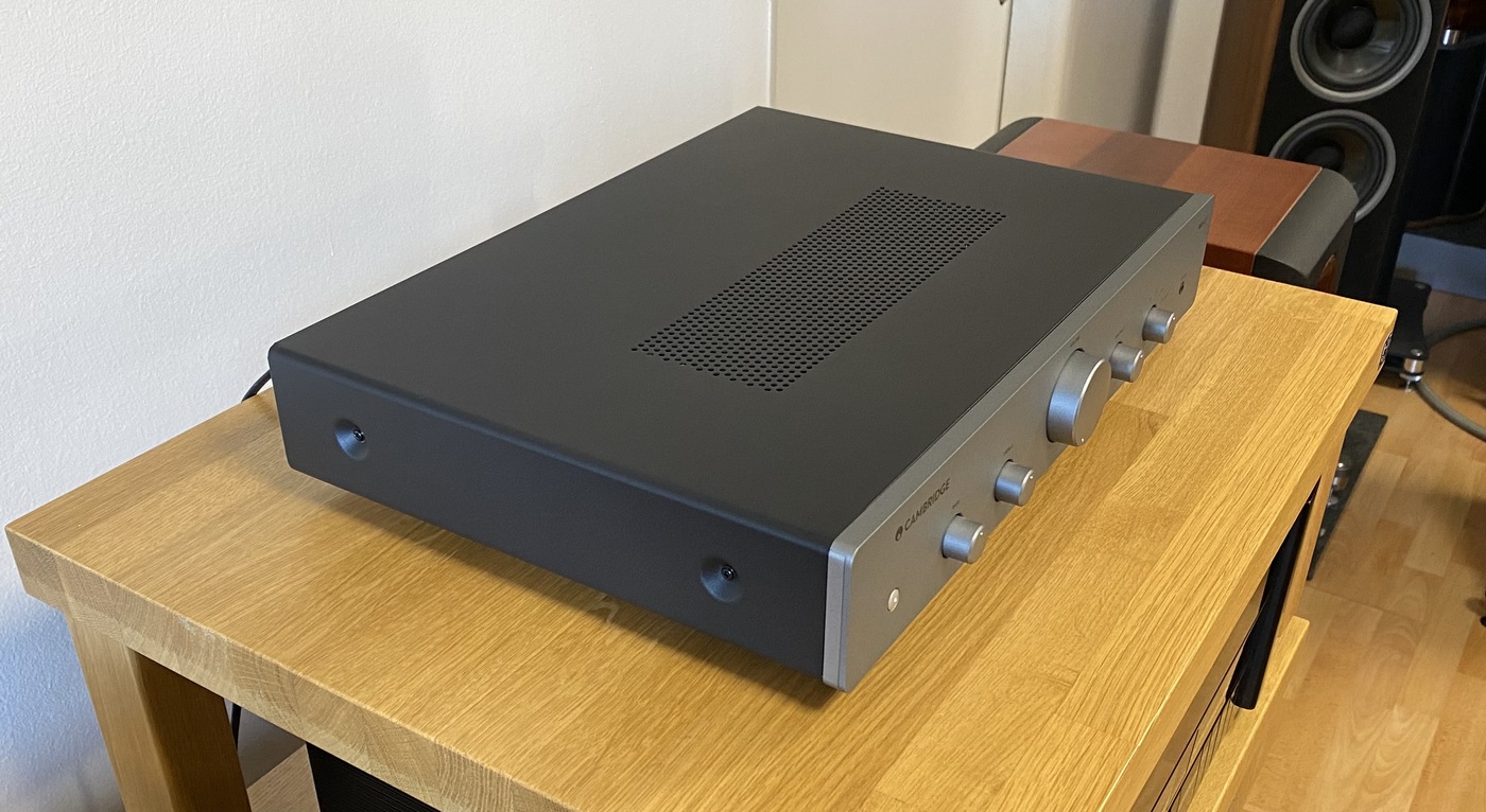 Cambridge Audio AXA25 Hi-Fi Audio integrovaný zesilovač lunarní šedá