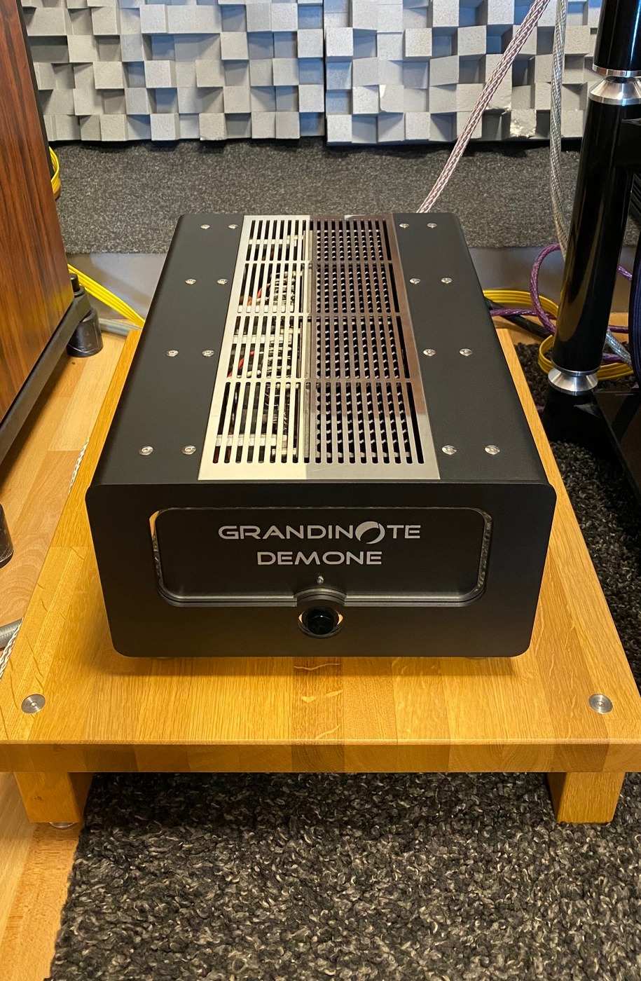 Grandinote Demone High-End Audio koncové zesilovače - monobloky černé