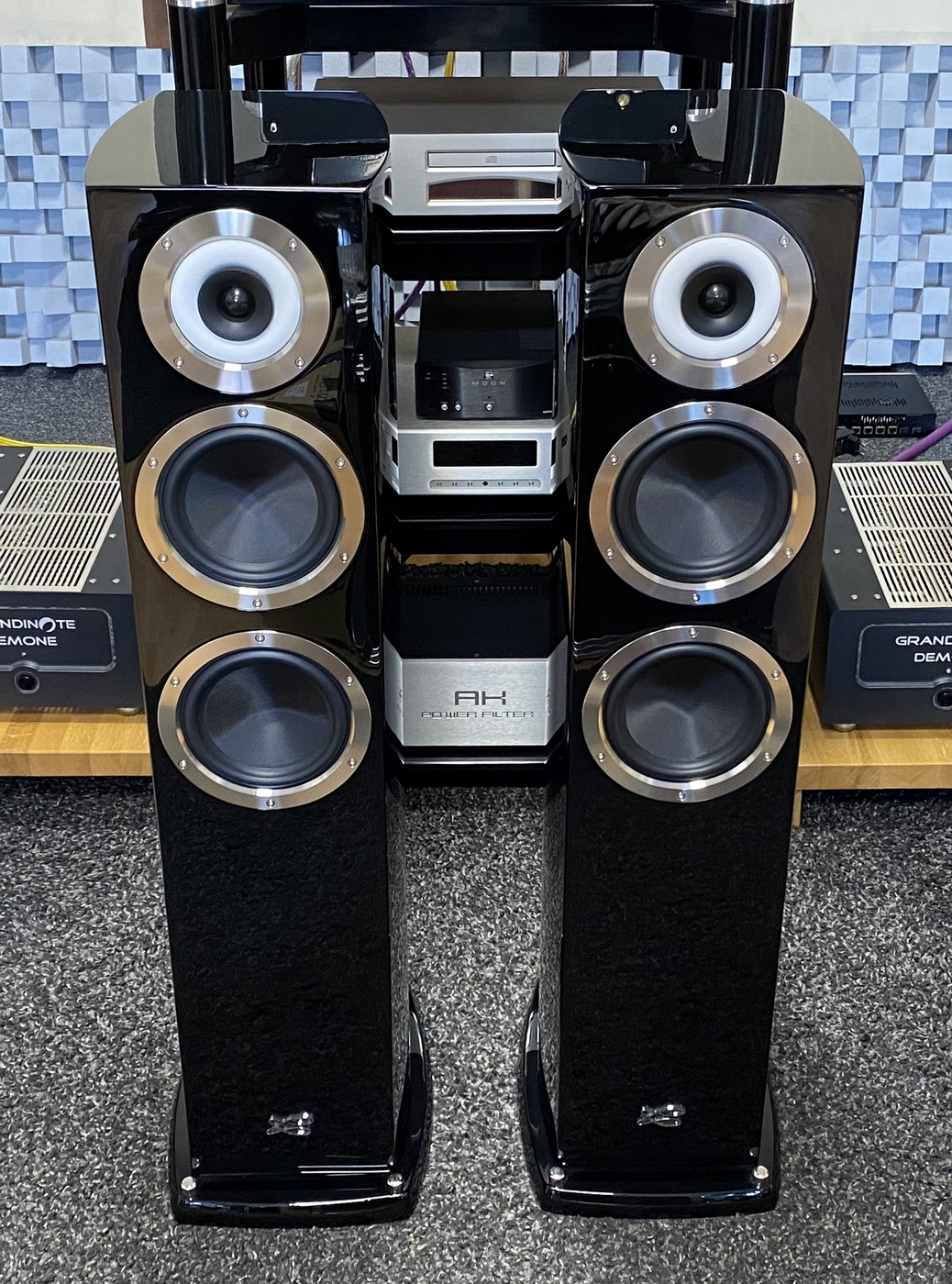 Cabasse Murano Alto High-End Audio 3-pásmové sloupové repro/reproduktory/reprosoustavy černý klavírní lak