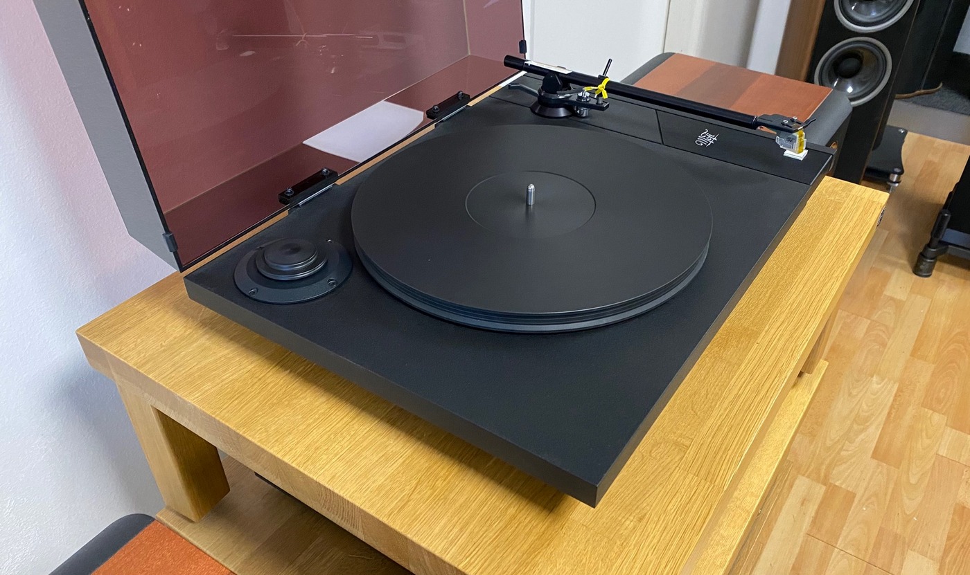 MoFi StudioDeck+ High-End Audio gramofon černý + přenoska StudioTracker
