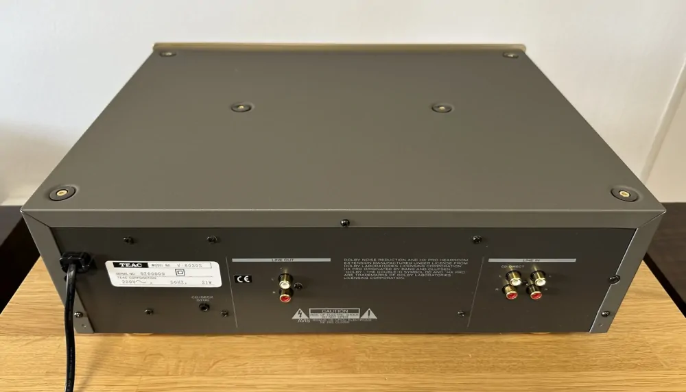 TEAC V-8030S High-End Audio kazetový magnetofon zlatý