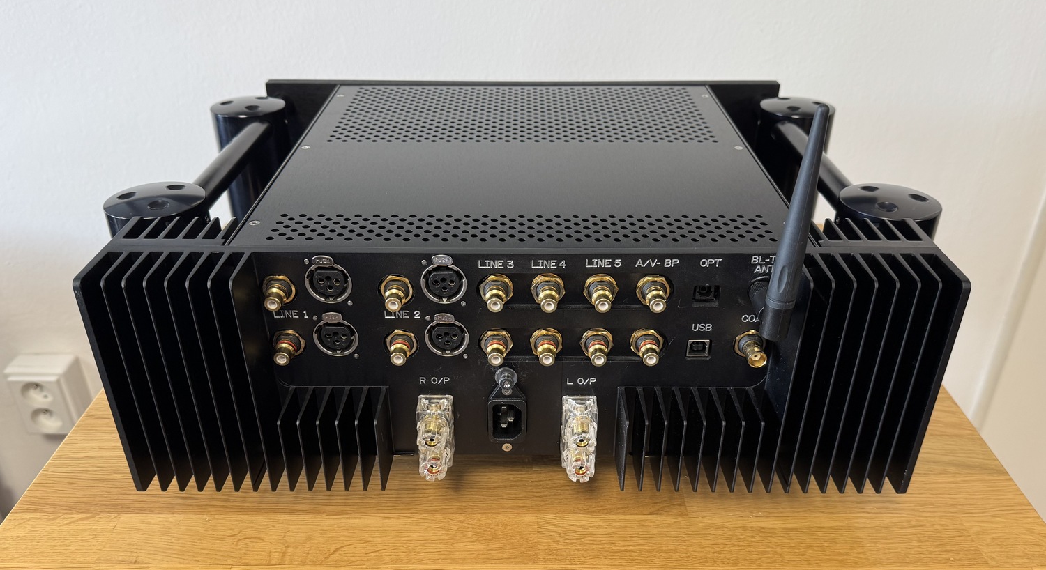 Chord CPM 2800 MKII High-End Audio integrovaný zesilovač, D/A převodník černý
