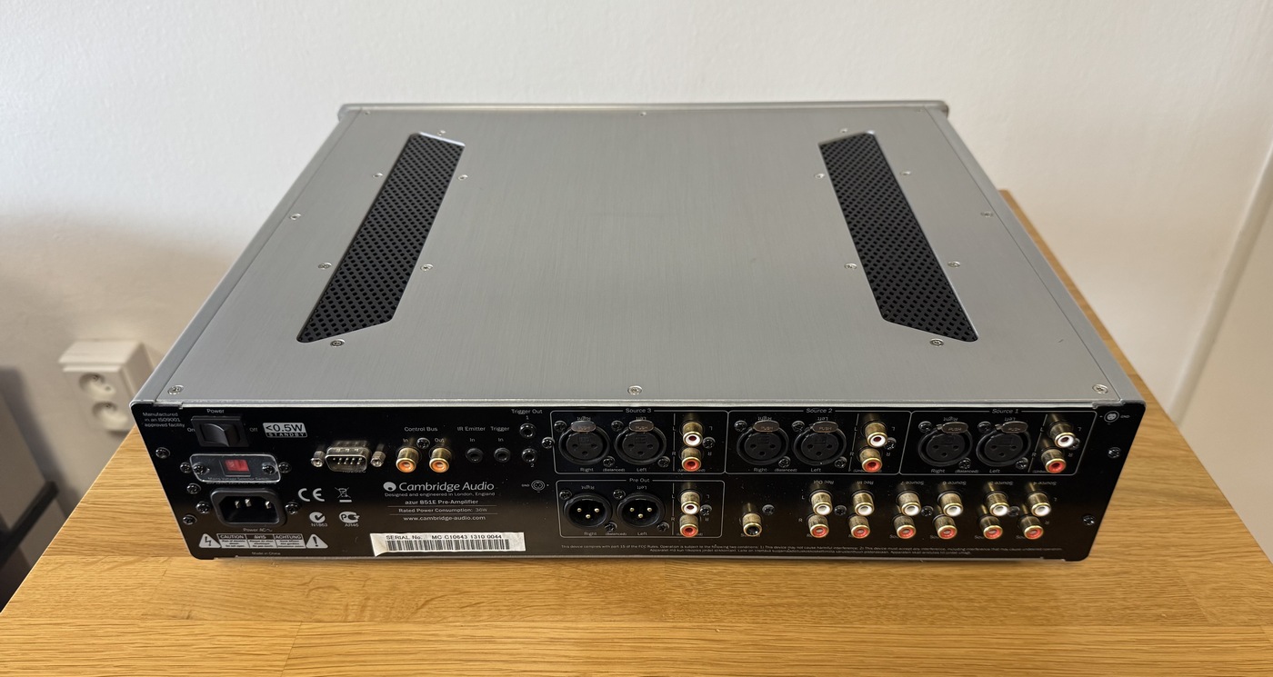 Cambridge Audio Azur 851E High-End Audio analogový předzesilovač stříbrný