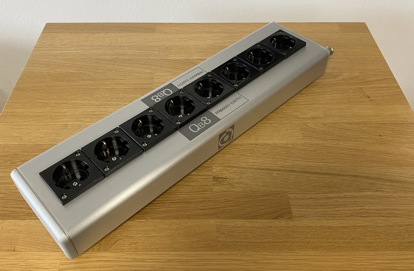 Nordost QRT QBASE QB8 MK II High-End Audio distribuční jednotka s Quantum Resonant Technology