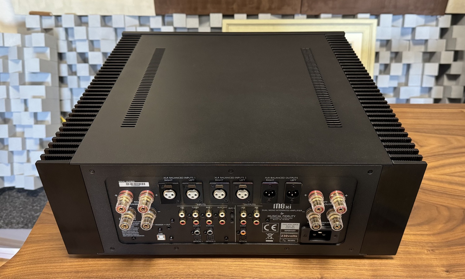 Musical Fidelity M8xi high-endový integrovaný zesilovač/DAC černý