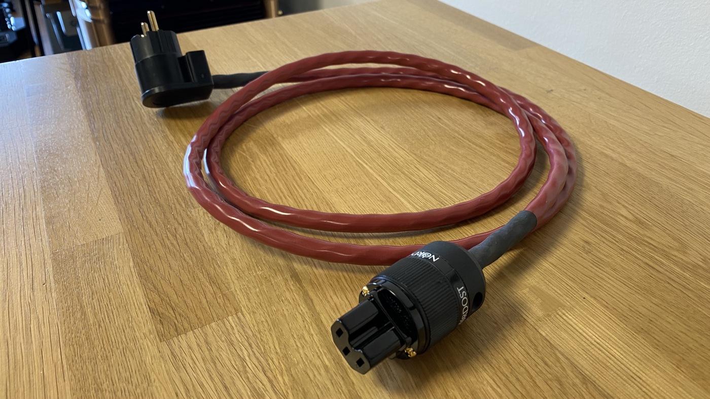 Nordost Red Dawn High-End Audio napájecí kabel úhlová C15 2 m