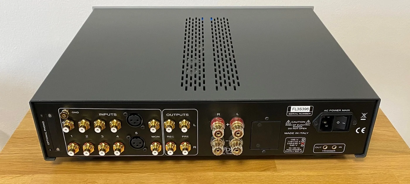 Audia Flight FL Three S High-End Audio integrovaný zesilovač stříbrný