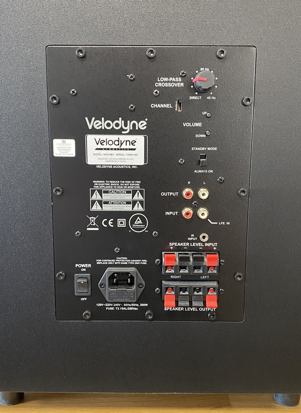 Velodyne Wi-Q10 High-End Audio aktivní subwoofer černý