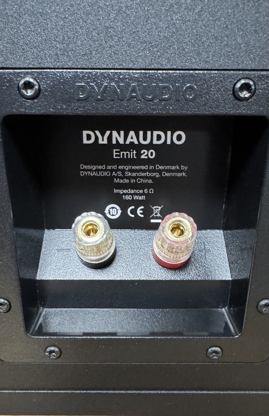 Dynaudio Emit 20 Higj-End Audio regálové reprosoustavy černé