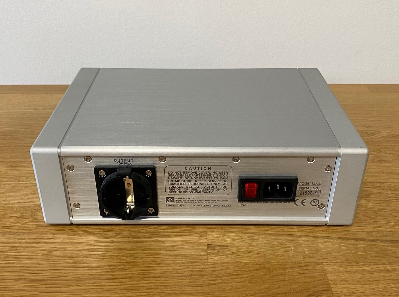 Nordost QRT QX2 High-End Audio napájecí čistička s Quantum Resonant Technology