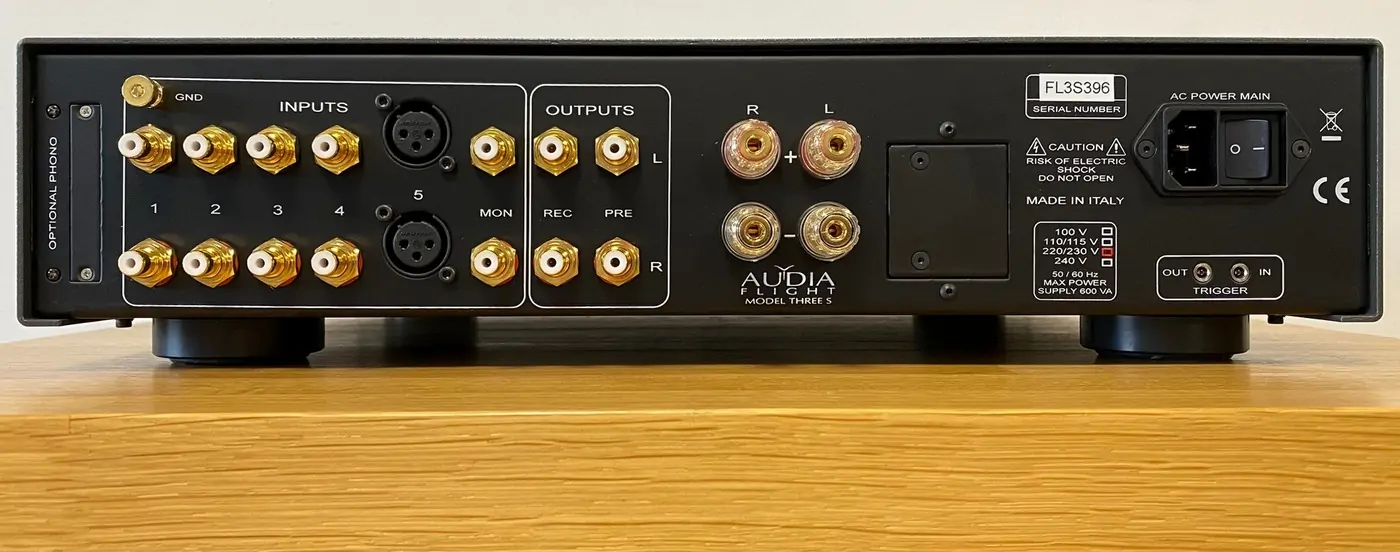 Audia Flight FL Three S High-End Audio integrovaný zesilovač stříbrný