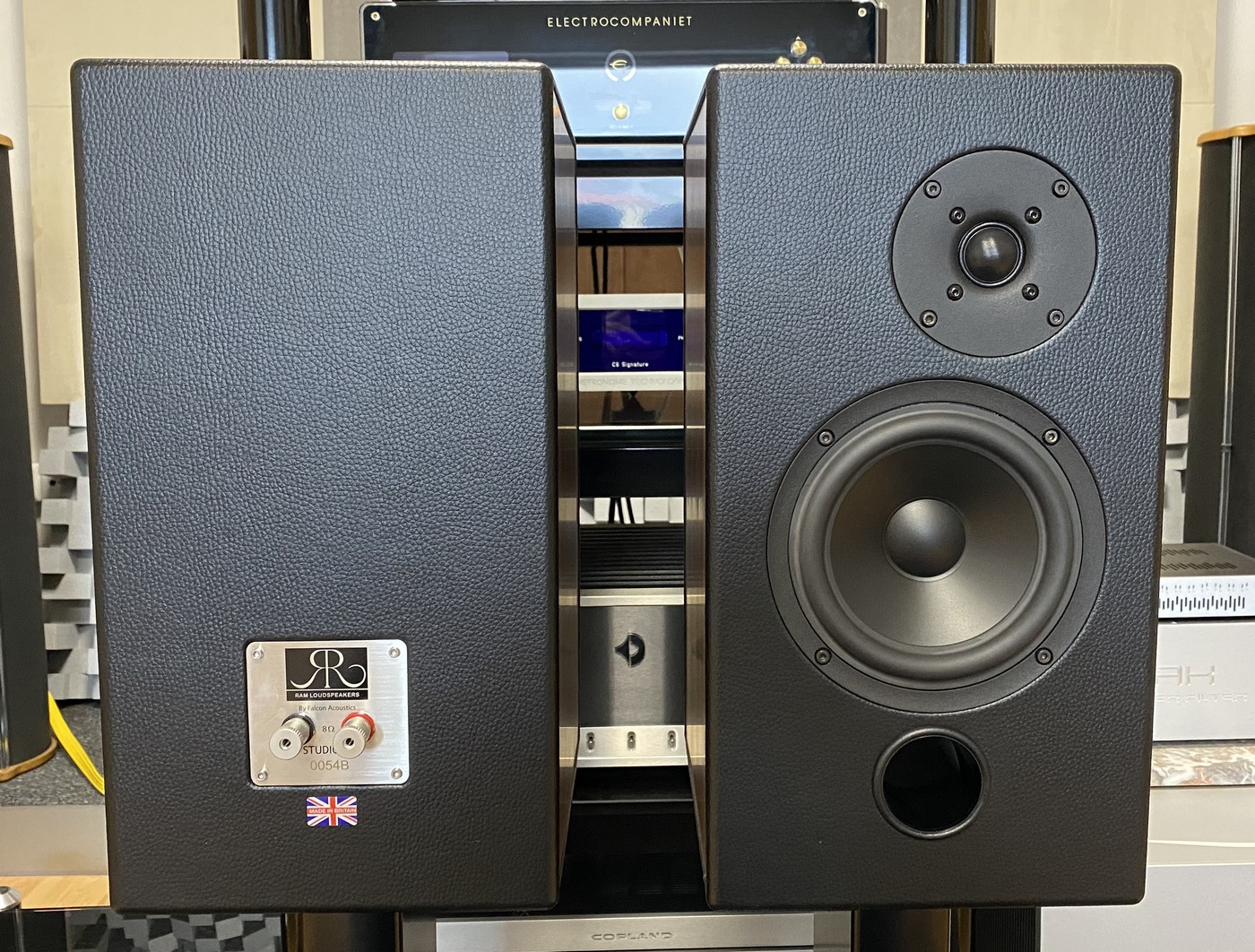 Falcon R.A.M. Studio 20 High-End Audio regálové/stojanové repro/reproduktory/reprosoustavy evropský ořech