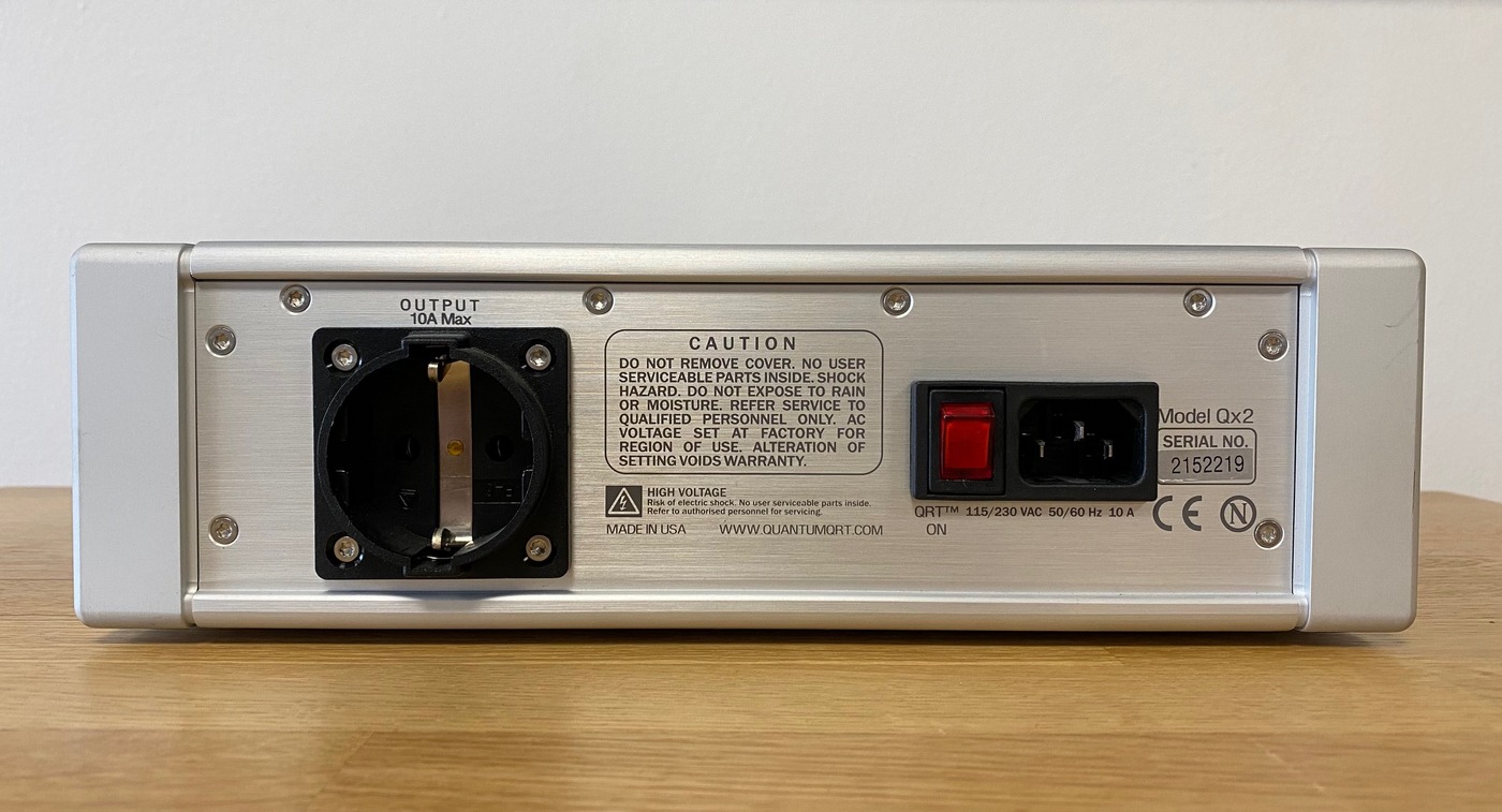 Nordost QRT QX2 High-End Audio napájecí čistička s Quantum Resonant Technology
