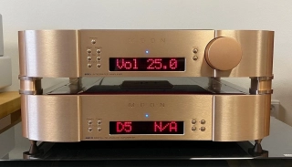 Moon 40th Anniversary Limited Edition High-End Audio set síťový přehrávač (streamer), převodník/DAC a integrovaný zesilovač